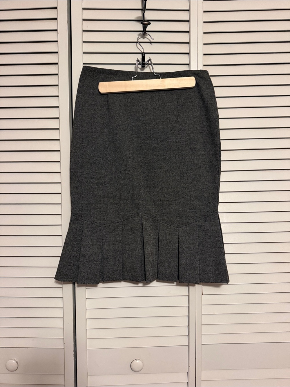 A. Byer Dark Gray Pleated-Hem Pencil Skirt